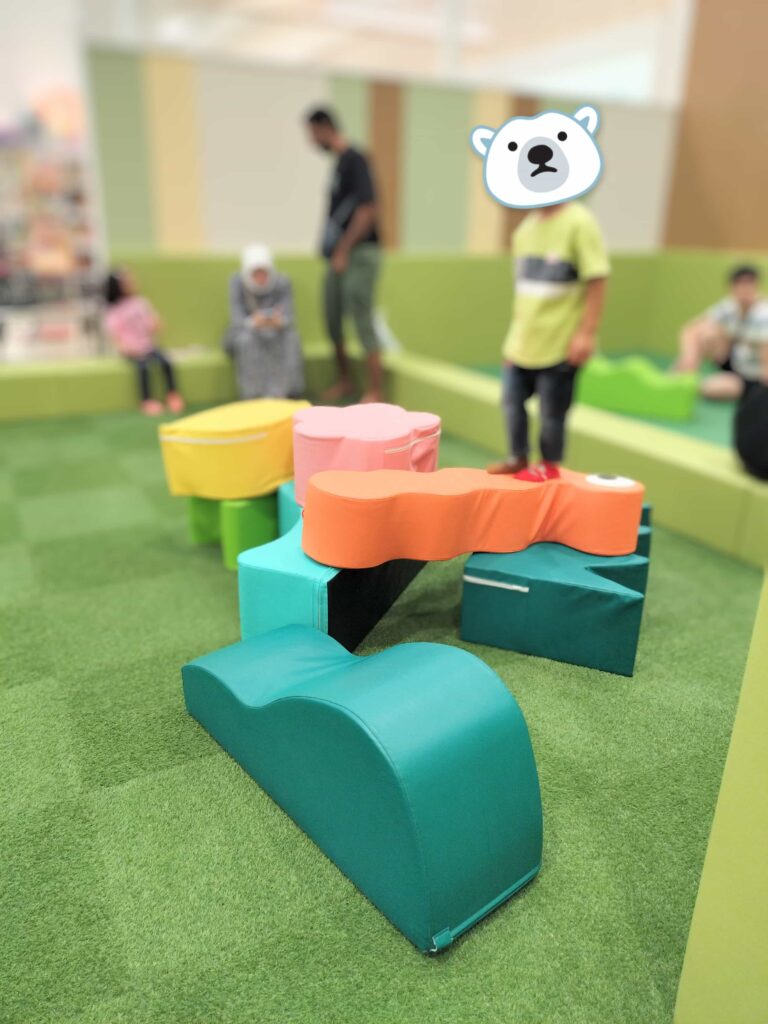 リニューアルした”こどものあそびば”巨大クッション