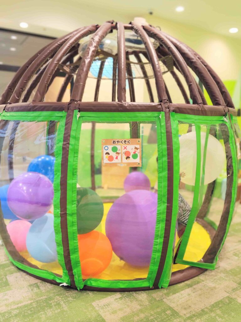 岡崎スキッズガーデンの風船遊具