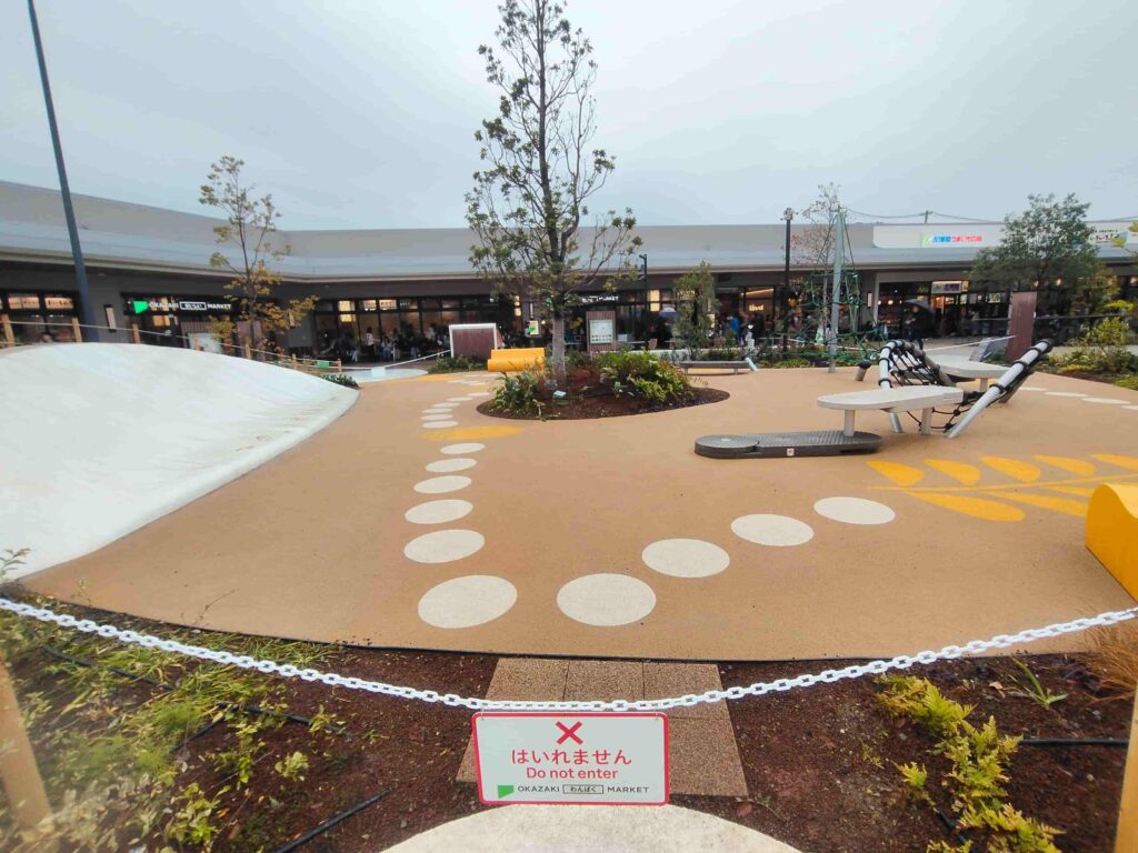 岡崎アウトレットのアスレチック遊具